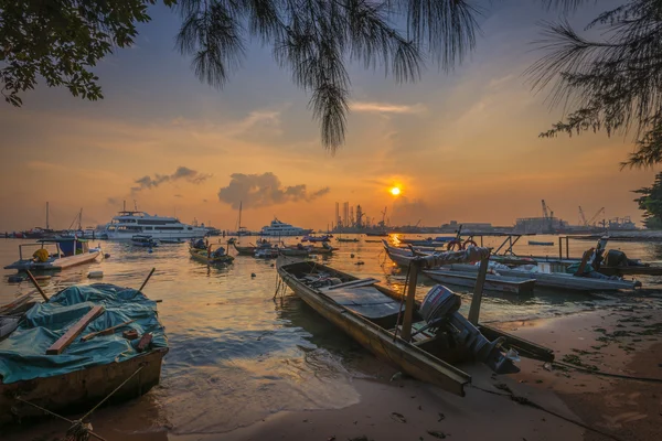 Singapore boot haven bij zonsondergang — Stockfoto