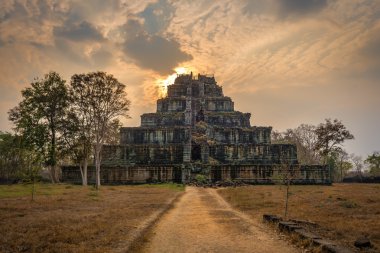Koh Ker Tapınağı kalıntıları