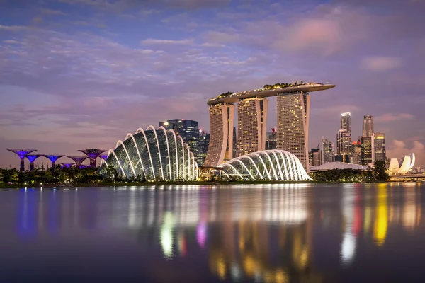 Stad van Singapore bij zonsondergang — Stockfoto