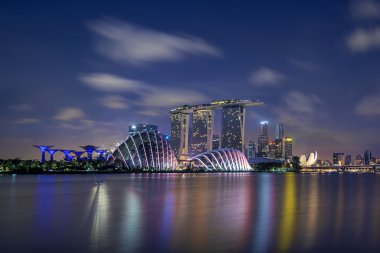 Çiçek kubbe ve bulut orman