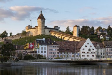 Ren Nehri üzerinde Munot