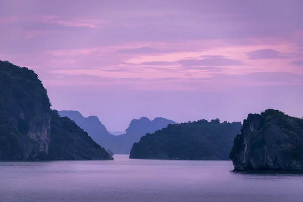 Reggel, Ha Long öböl, Vietnam — Stock Fotó