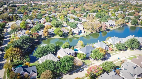 Lakeside Házak Szökőkúttal Színes Őszi Lombozattal Coppellben Texasban Amerikában Légi — Stock Fotó