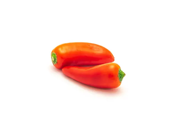 Két Élénk Piros Mini Édes Paprika Izolálja Fehér Hátteret Apró — Stock Fotó