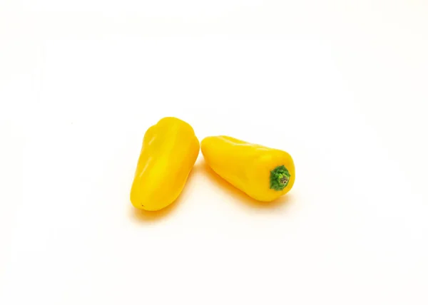 Dwie Żywe Żółte Mini Słodka Papryka Izolować Białym Tle Malutka — Zdjęcie stockowe
