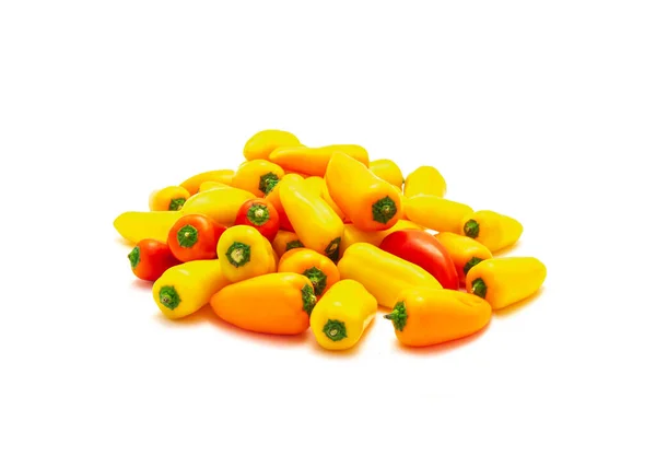 Pilha Mini Pimentas Doces Vermelhas Alaranjadas Amarelas Vibrantes Isoladas Fundo — Fotografia de Stock