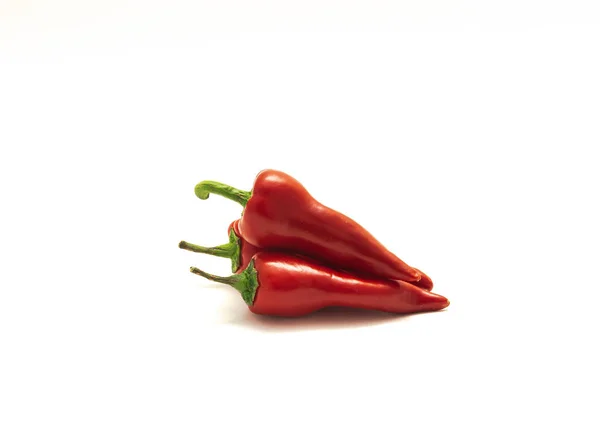 Drie Rijpe Fresno Chili Fresno Chili Pepervruchten Geïsoleerd Witte Achtergrond — Stockfoto