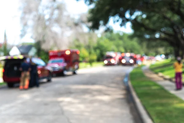 Camiones Bomberos Imagen Borrosa Con Luz Intermitente Calles Residenciales Las —  Fotos de Stock