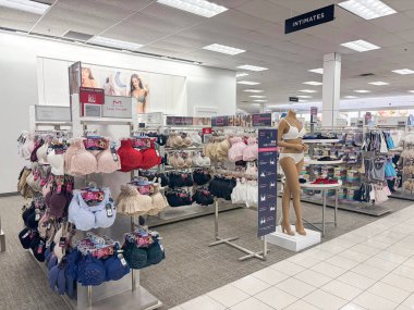 IRVING, TX, US-OCT 7, 25: Kohl lingerie section featuring Maidenform bras arranged by style, color. Mannequin in matching set signage promoting lift, support, comfort. Tiled floor, overhead lighting
