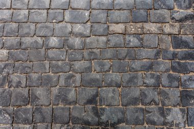 Kızıl Meydan, taş bloklar