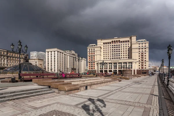 Ведущее облако над Москвой — стоковое фото
