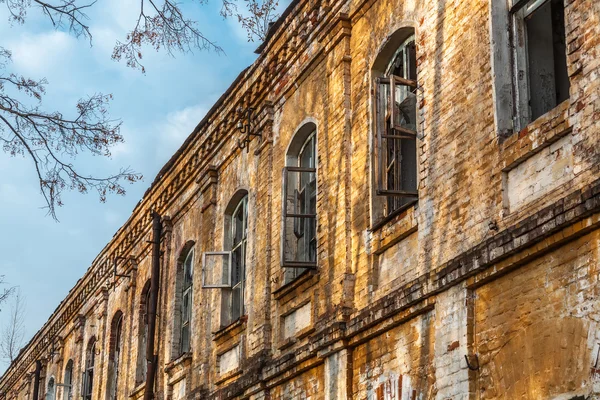 Vecchia casa gialla — Foto Stock