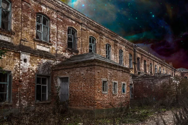 Haus auf dem linken Planeten — Stockfoto