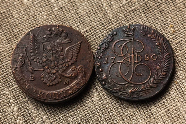 Dos monedas de cobre —  Fotos de Stock