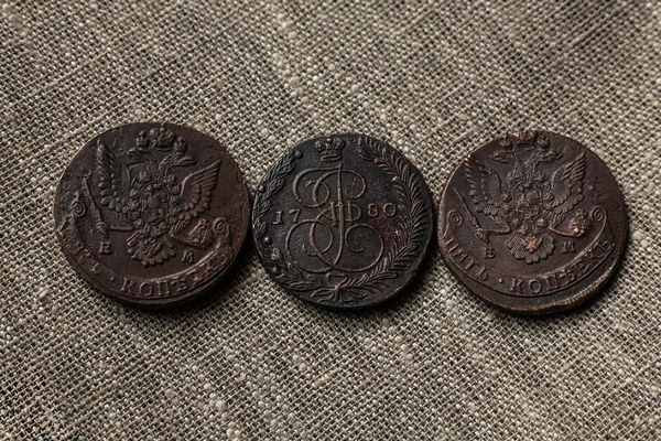 Tres monedas de cobre —  Fotos de Stock