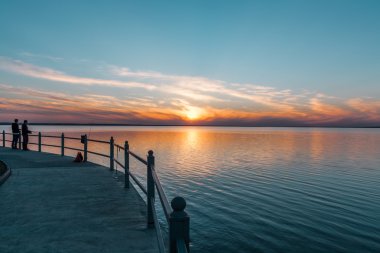 gün batımında balıkçılık