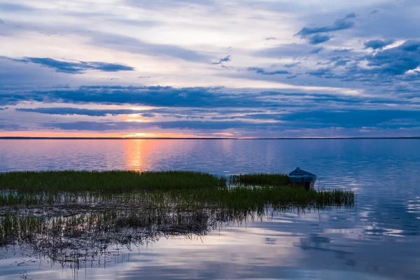 Lonely boat — Stock Photo, Image