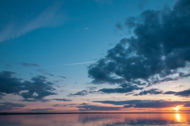 bulutlar uçak giriş