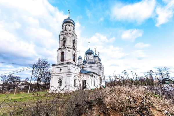 Kutsal teslis Kilisesi