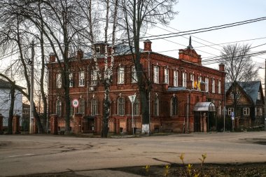 bir çocuk barınak inşa