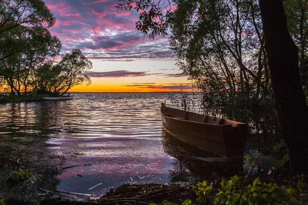 The boat on a pink decline — Stock Photo, Image