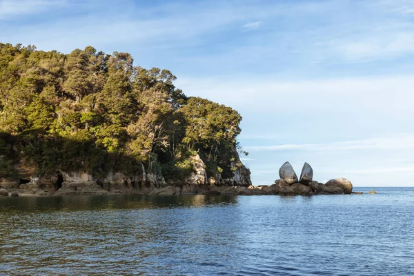 Split Apple Rock Žulová Skalní Formace Národním Parku Abel Tasman — Stock fotografie