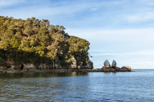 Split Apple Rock Abel Tasman Ulusal Parkı Nda Granit Kaya — Stok fotoğraf