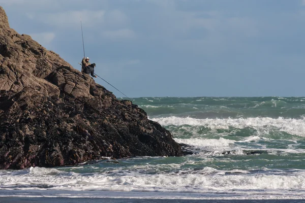 Mannen vissen op panatahi eiland — Stockfoto