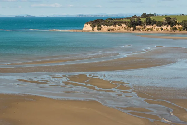 Luchtfoto van strand bij eb in Nieuw-Zeeland — Stockfoto