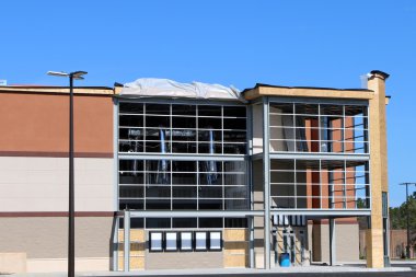 Yeni inşaat-sinema salonu ya da büyük bir kutu perakendeci