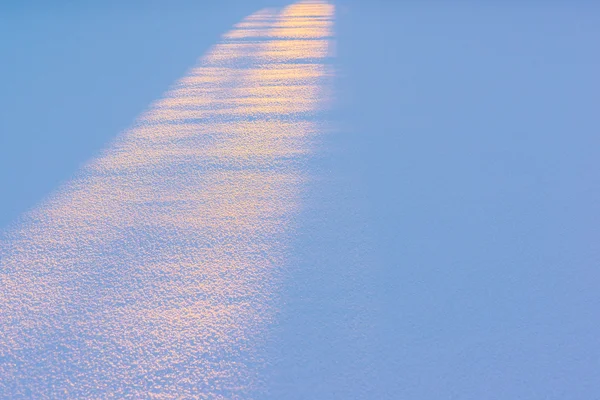 Sunbeam in sneeuw — Stockfoto