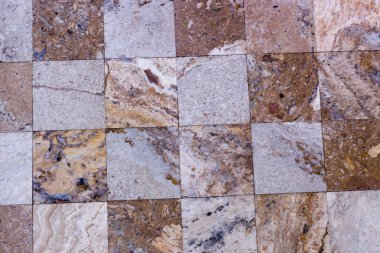 Traverten döşeme, tuğla malzeme rengi inşa