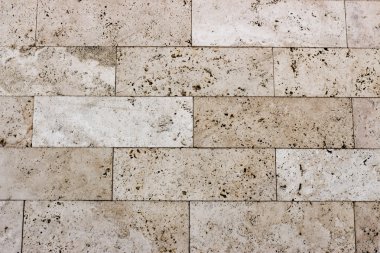 Traverten döşeme, tuğla malzeme rengi inşa