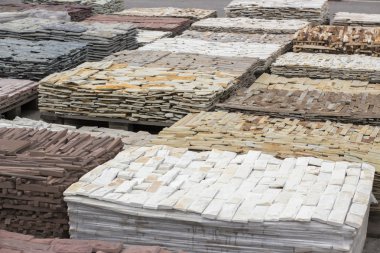 çok renkli mermer Pres Tuğla aralıktaki tepsiler