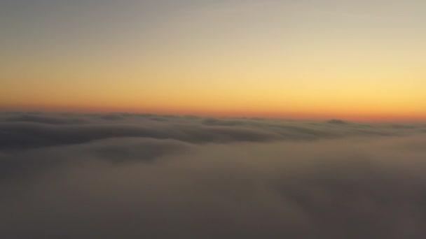 Gelbblau-orange Morgenhimmel Sonnenaufgang. Panorama. — Stockvideo