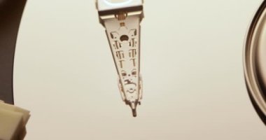 Sabit disk yöneticisi veriyi okur, üst görünüm.