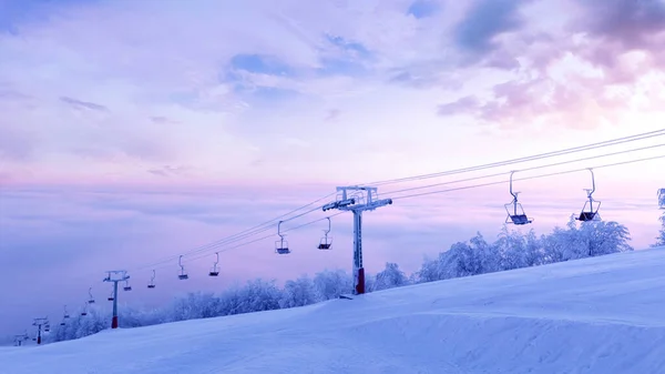 Férias Inverno Estância Esqui Montanhas Suporte Elevador Coberto Com Neve — Fotografia de Stock