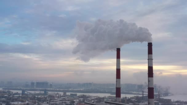 Industriegebied van de stad, schadelijke emissies in de atmosfeer. — Stockvideo