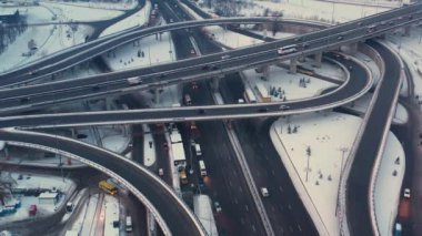 Çok katmanlı taşıma değişimlerinde hızlandırılmış zaman trafiği