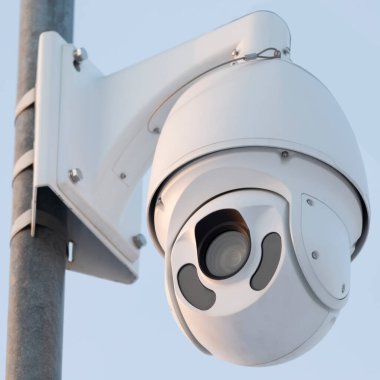 Bölgenin güvenliğini sağlamak için gece görüşlü yüksek kaliteli bir kamera yerleştirildi..