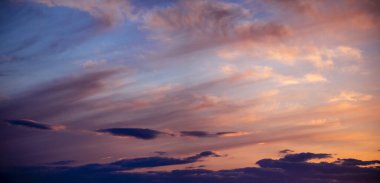 Güzel deniz manzarası, deniz üzerinde gün batımı..
