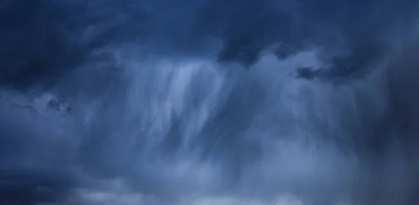 Cielo Tormentoso Verano Gotas Lluvia Cayendo Las Nubes — Foto de Stock