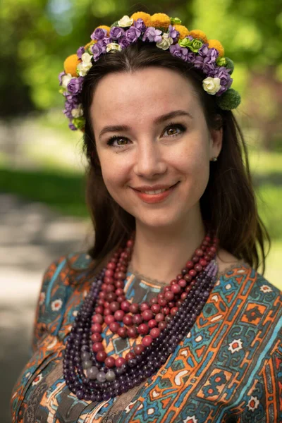 Brunette in a wreath and necklace, happy young woman. — Stock Photo, Image