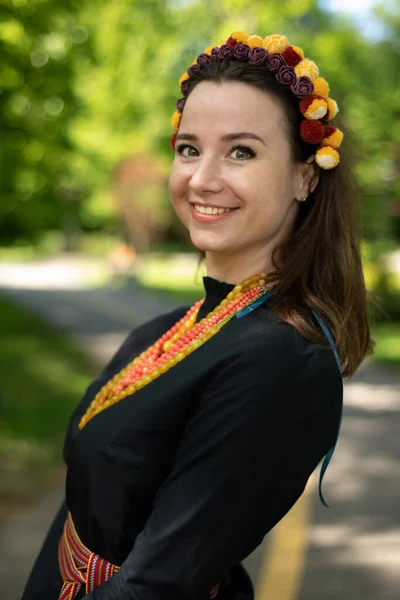 Young attractive woman in a wreath, portrait — Stock Photo, Image