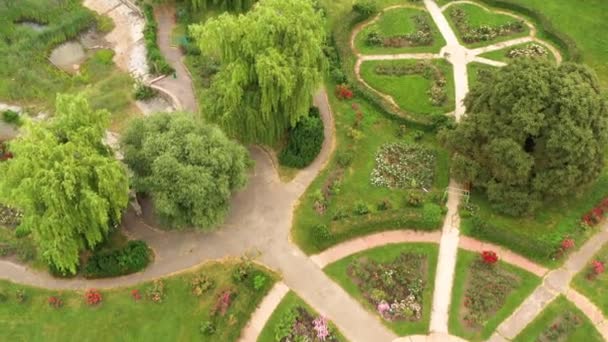 グリスコにちなんで名付けられた植物園のバラ園. — ストック動画