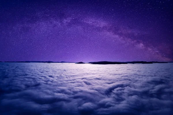 Cielo Estrellado Sobre Nubes Niebla Vista Desde Dron Ambiente Místico — Foto de Stock
