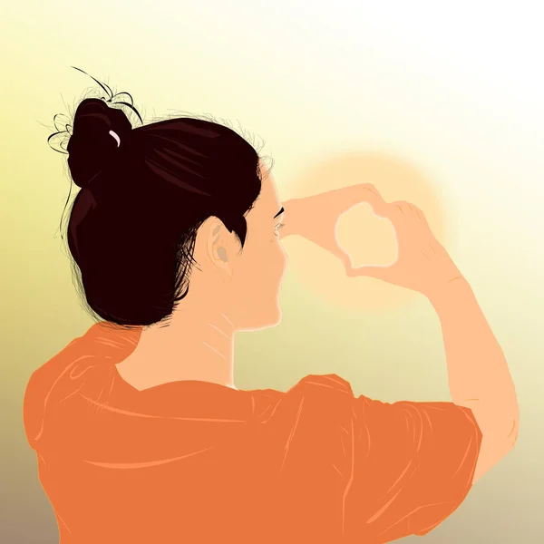 Kadınların elleri, ellerden geçen güneş ışığıyla birlikte kalp şeklindedir. Güneş Işığıyla Kalpten İşaret Yapan Kadın.  