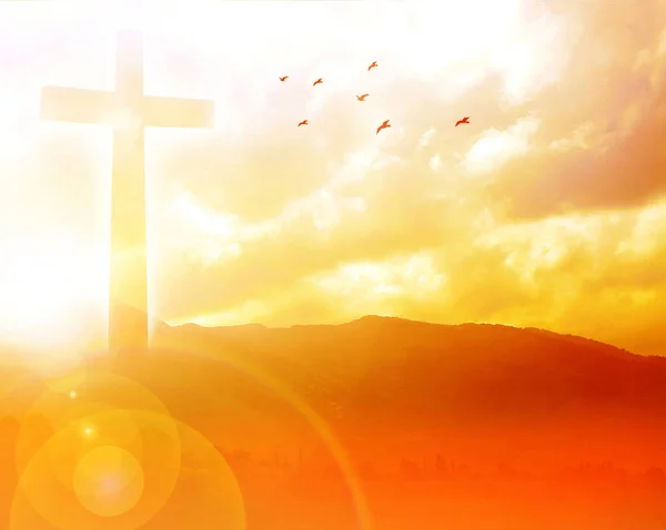 Gün batımında çapraz. Gün batımında haçın silueti. İsa 'nın çarmıha gerilmesi