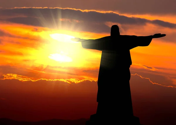 Siluet İsa ve gün batımı