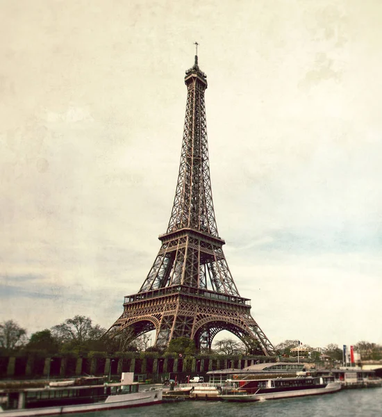 Paris, Fransa 'daki Eyfel Kulesi' nin Yakın Görüntüsü